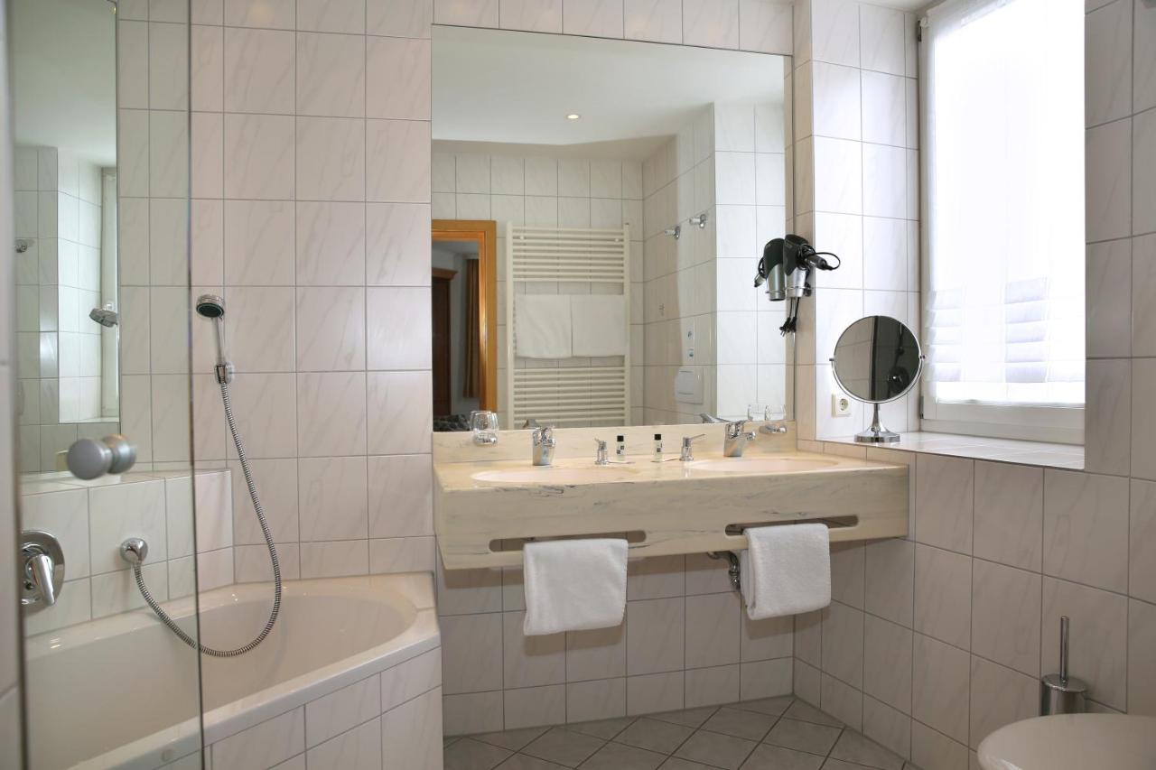 Hotel Zum Weissen Roessel Walldorf  Exterior foto