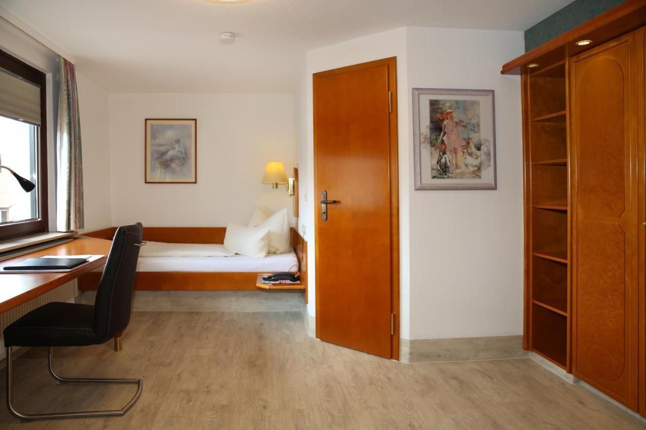 Hotel Zum Weissen Roessel Walldorf  Exterior foto