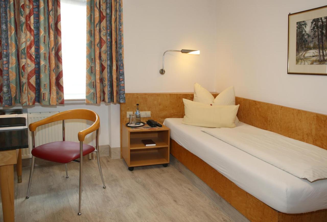 Hotel Zum Weissen Roessel Walldorf  Exterior foto